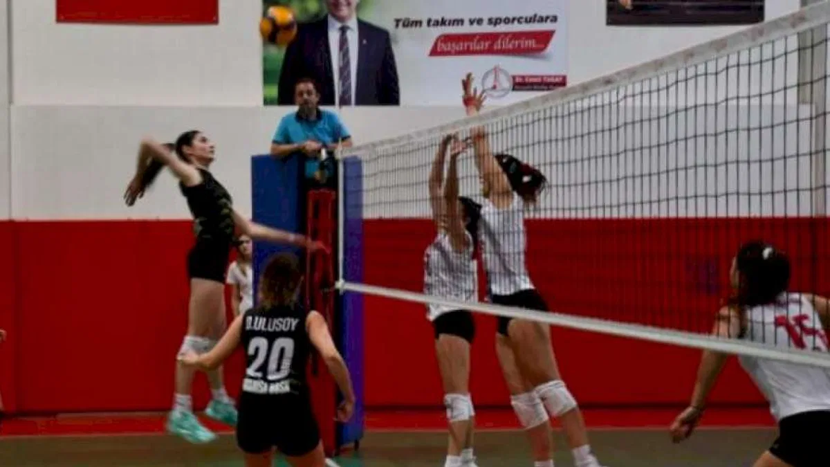 Manisa'nın Sultanları Karşıyaka'ya mağlup oldu