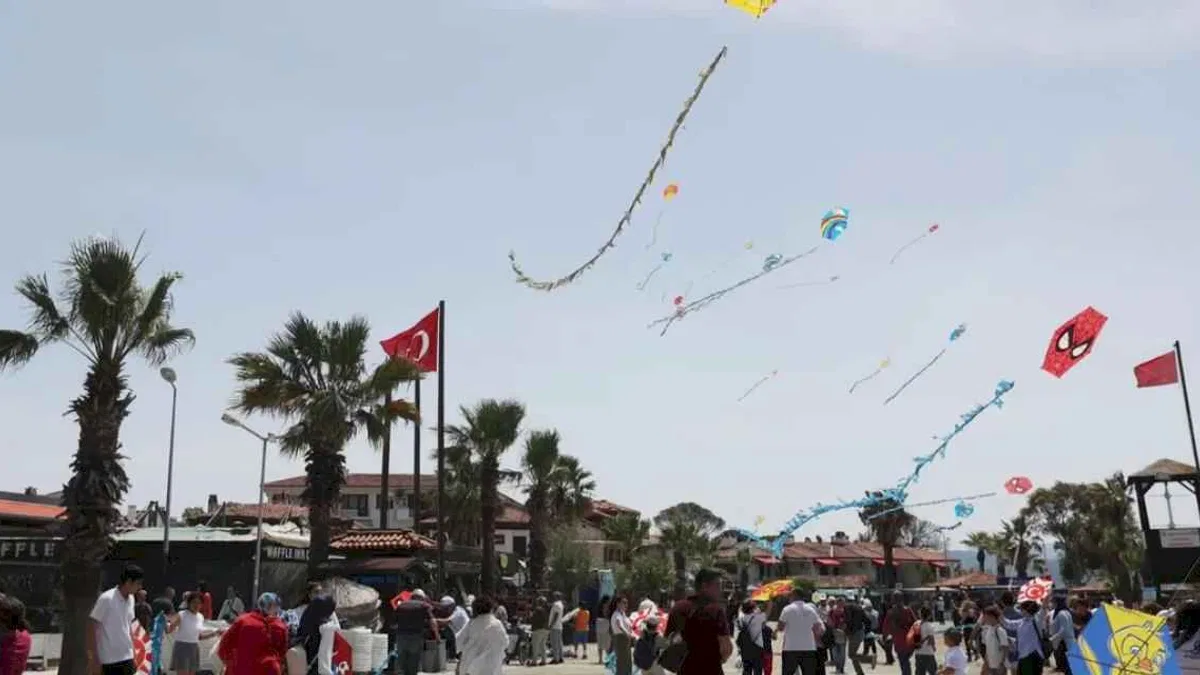 Muğla'da engelsiz uçurtmalar gökyüzünü renklendirdi
