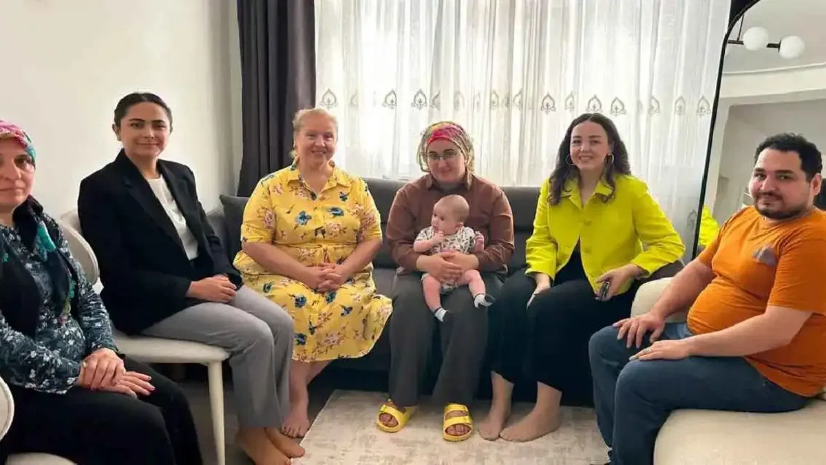 Artvin’de projeyle yuva kuran ve çocuk sahibi olan ilk aileye ziyaret