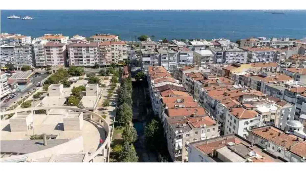 İzmir Körfezi'ne açılan Poligon Deresi’nde dip temizliği