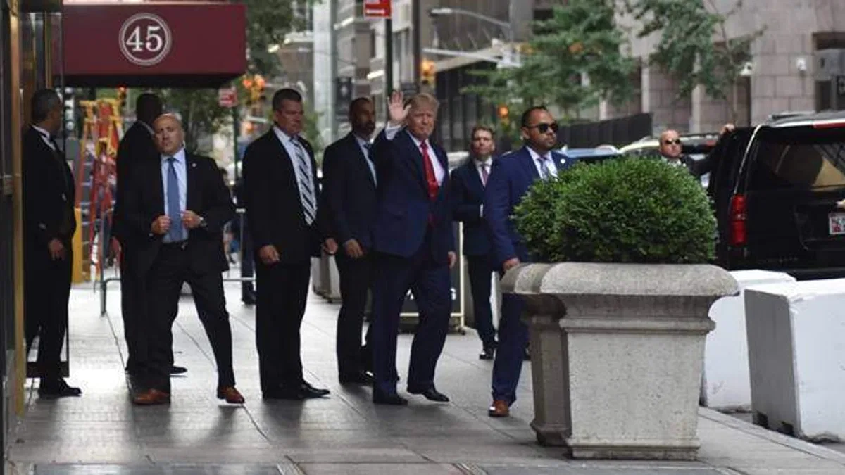 Trump, vergi kaçırma soruşturması kapsamında New York Başsavcılığında ifade veriyor
