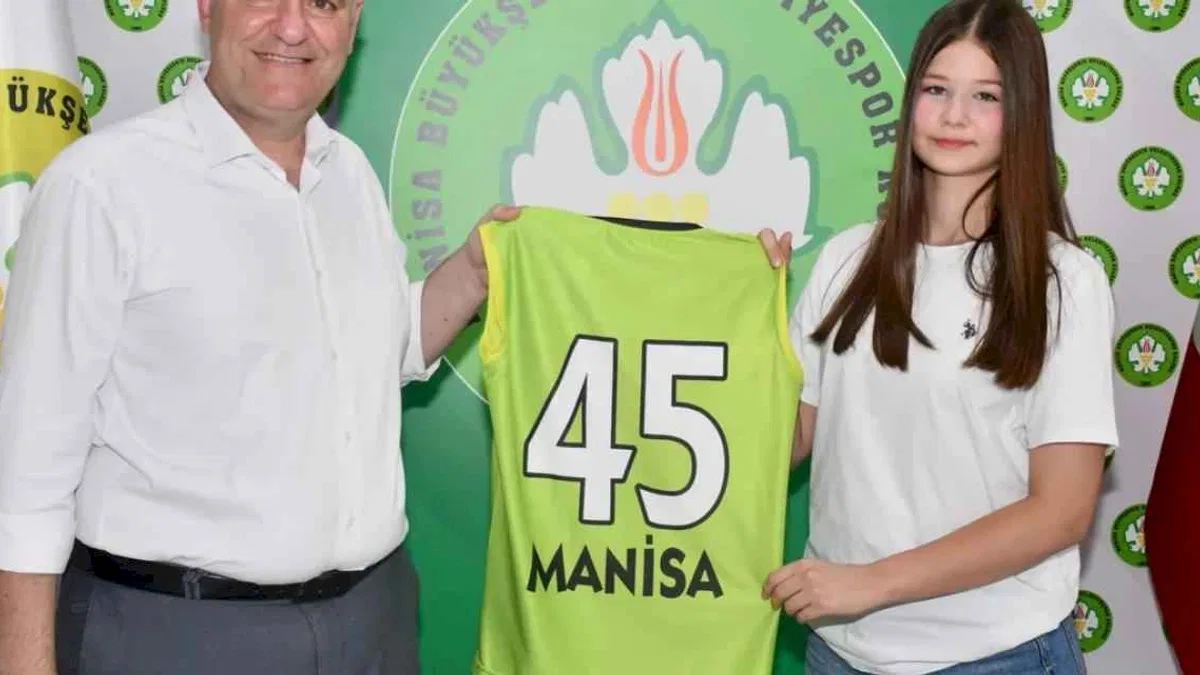 Manisa Büyükşehir filede Güneş'i renklerine bağladı