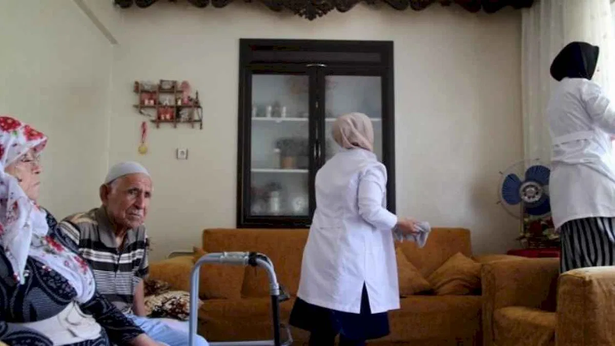 140 bin yaşlı evde bakılıyor