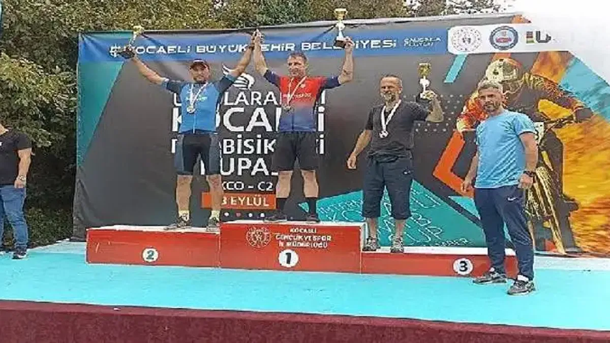 Dostum Bisiklet Takımı Kocaeli'den 3 Madalyayla Döndü