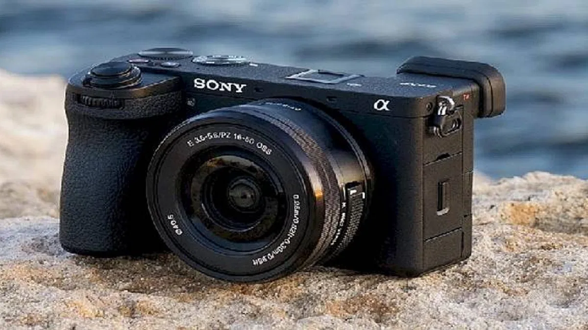 Sony Şimdiye Kadarki En Gelişmiş APS-C Kamerası A6700'ü ve Çok Yönlü Kompakt Shotgun Mikrofon ECM-M1'yi Kullanıcılarla Buluşturuyor.