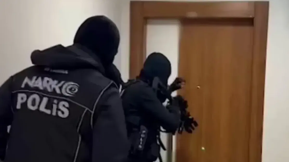 İstanbul’da uluslararası narkotik operasyonu... Kırmızı bültenle aranan şüpheli yakalandı