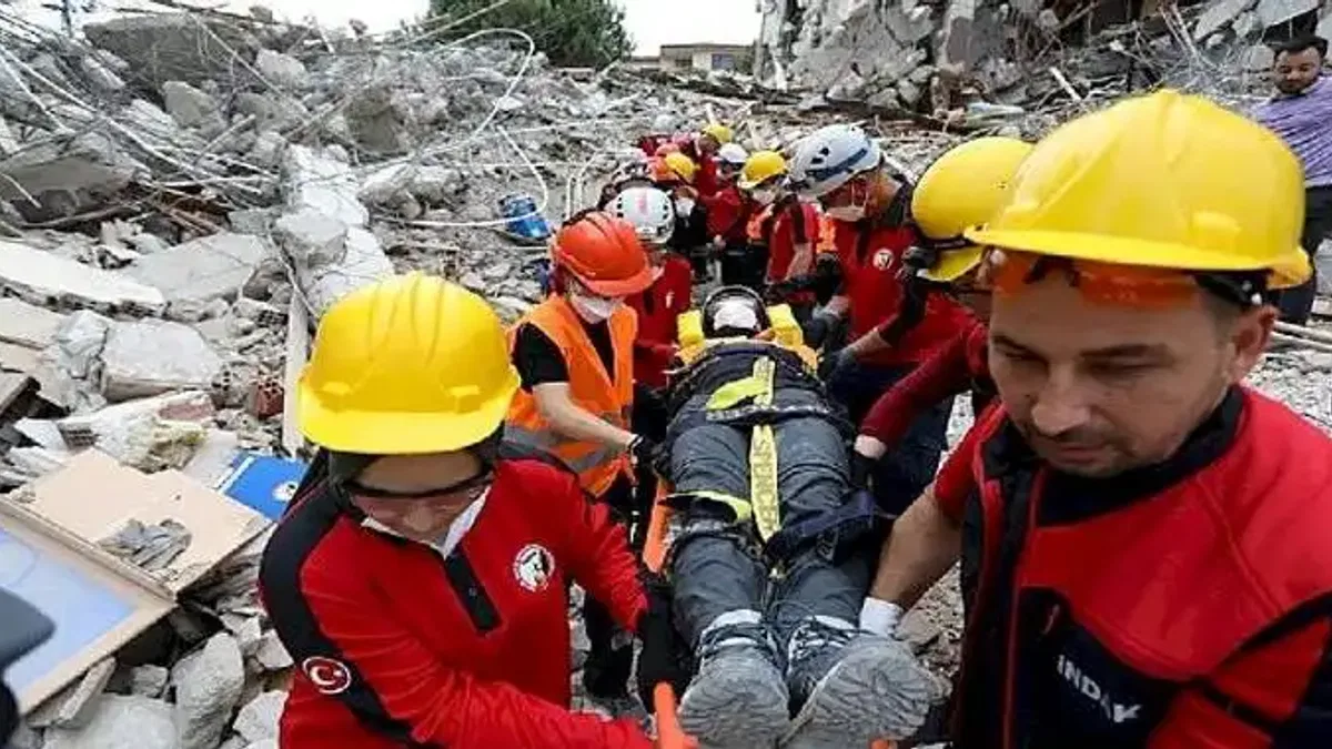 Gerçeğini Aratmayan Deprem Tatbikatı Videosuyla Da Gündem Oldu