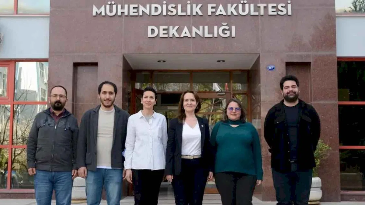 DEÜ'den doğa temelli inovasyon: Mikroalglerle temiz hava devrimi!