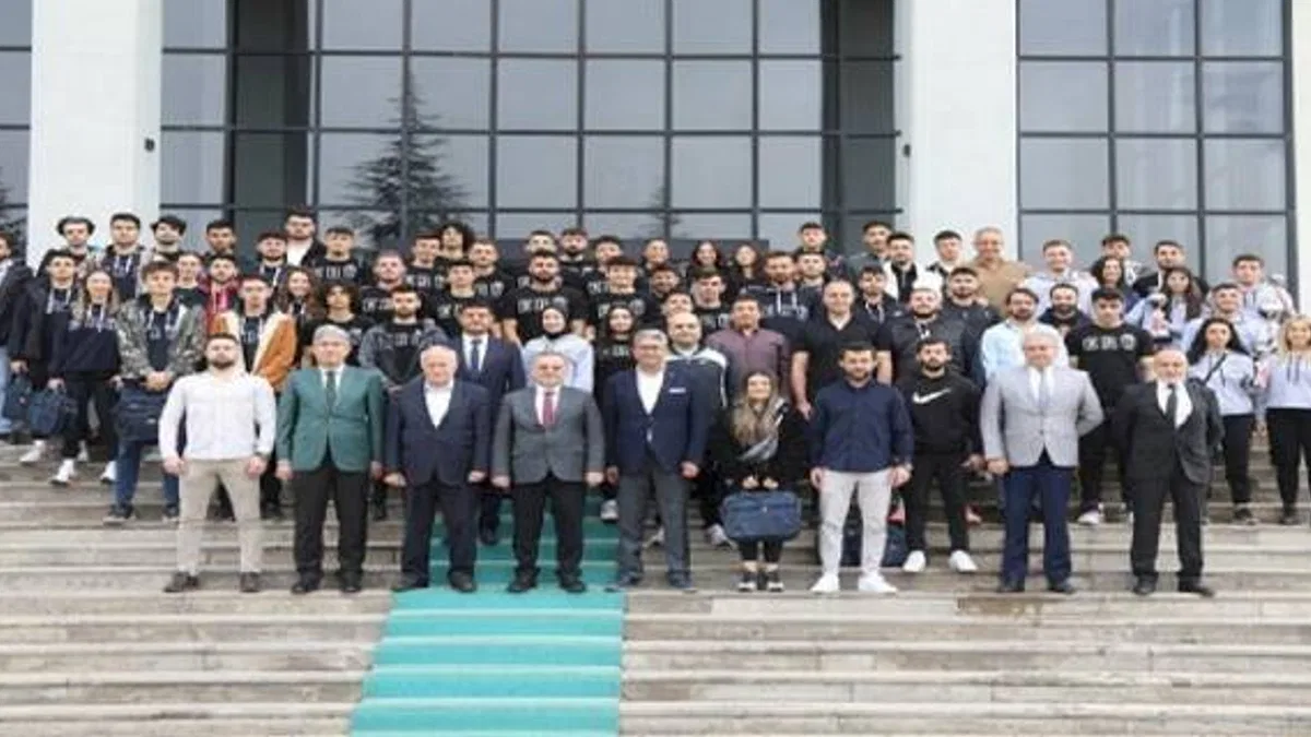 ERÜ’de başarılı sporcular ödüllendirildi