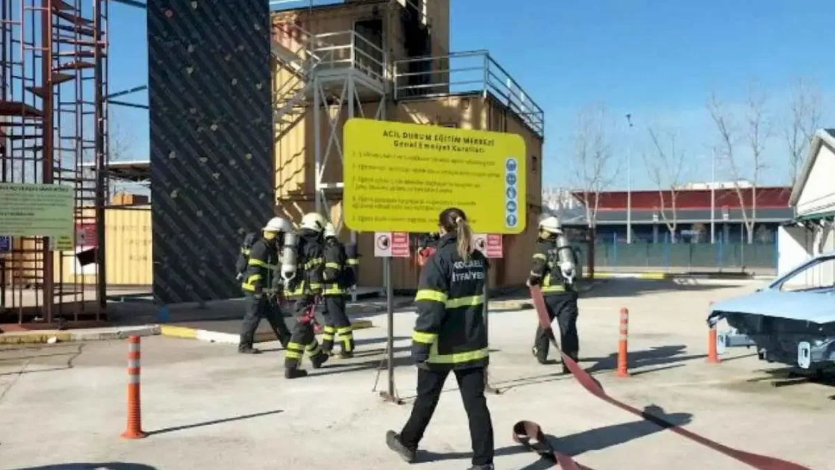 Büyükşehir İtfaiyesi’nden tersane personeline eğitim