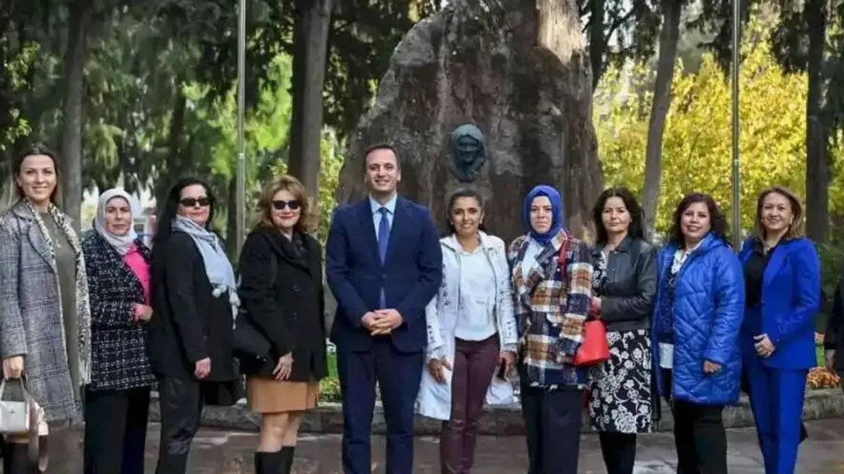 İzmir Bornova’da 5 Aralık kutlaması