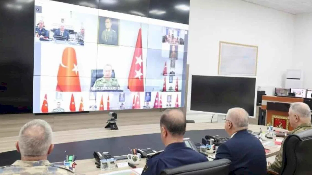 Bakan Güler komutanlara seslendi: Terörü bitireceğiz