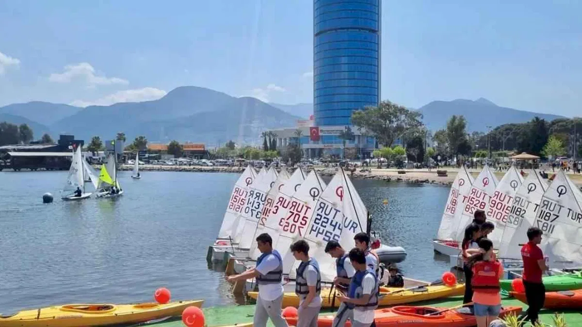 İzmirli çocuklar Su Sporları Şenliği’nde buluştu