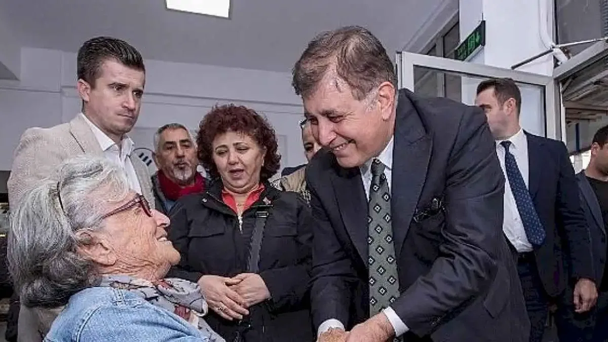 Büyükşehir'in beşinci Kent Lokantası Aliağa'da açıldı Başkan Tugay kurdeleyi kesti, tanzim satış mağazalarının müjdesini verdi