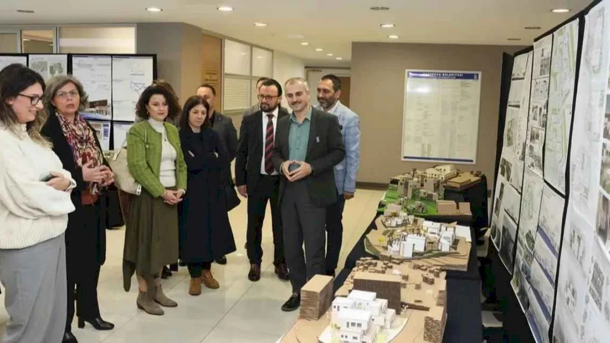 Geleceğin mimarlarının fikirleri Çayırova'da sergileniyor