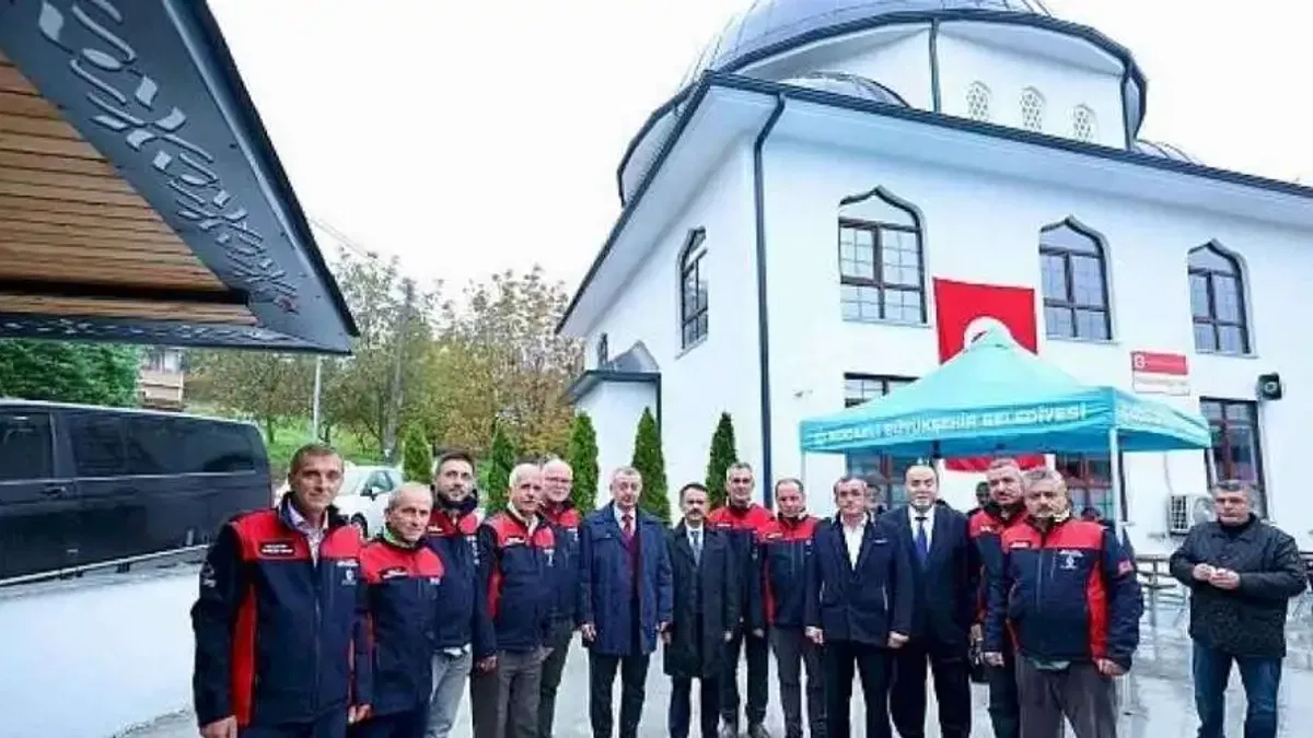 Karamürsel Çamçukur Camii'ne Büyükşehir eli