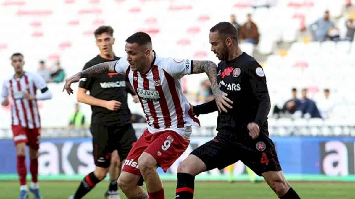 EMS Yapı Sivasspor 1-0 Vavacars Fatih Karagümrük (Maç Sonucu) Sivas 3 puanı evinde aldı!
