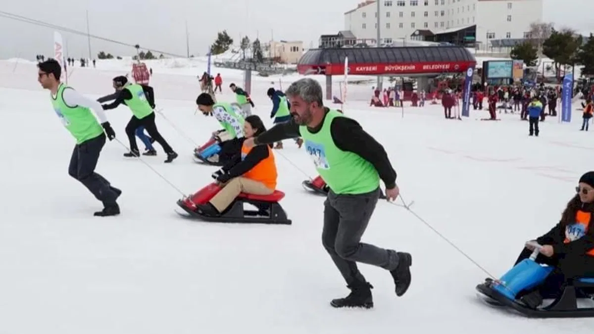 Kayseri Erciyes'te 'Artık Çekilmez Oldun' kızak yarışı