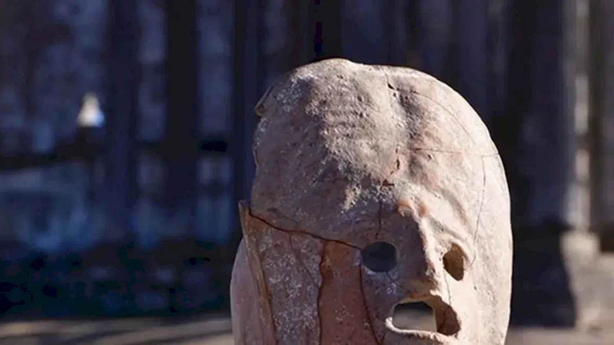 Aizanoi'de  2 bin yıllık mask bulundu