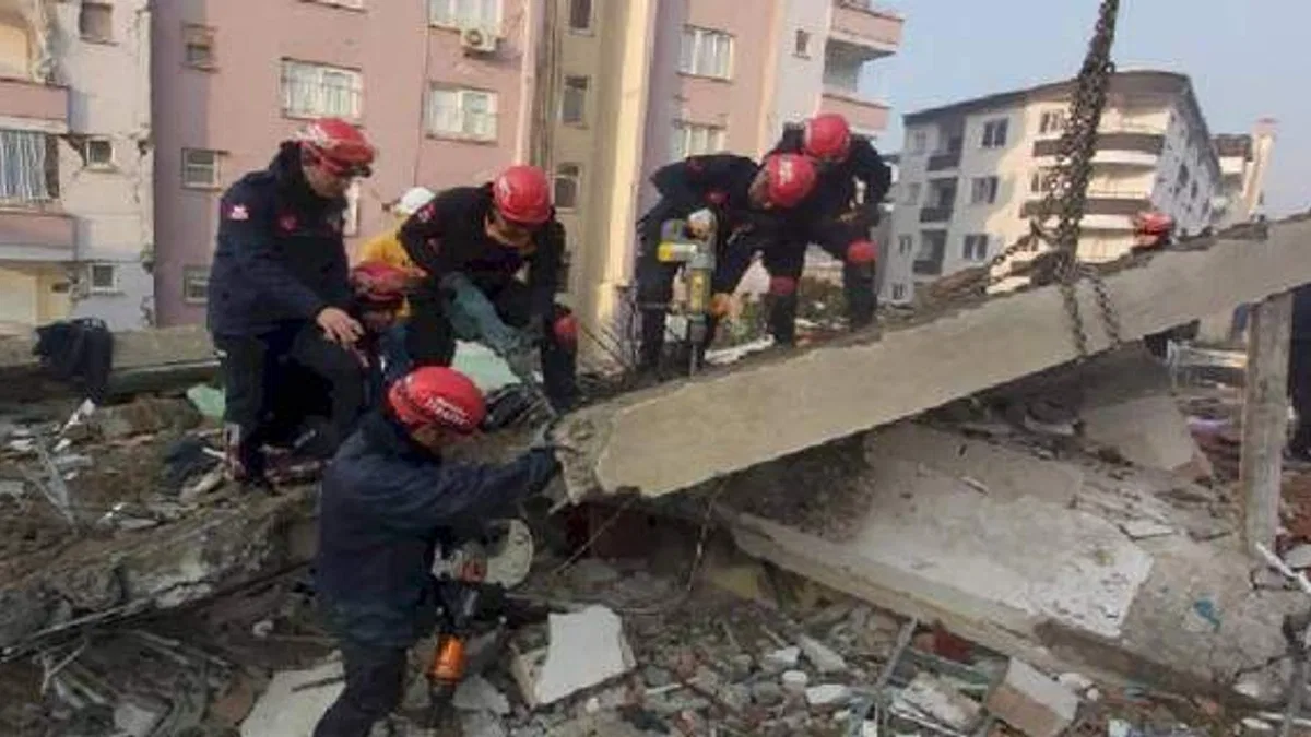 Depremin 4. gününde can kaybı 12 bin 873'e yükseldi
