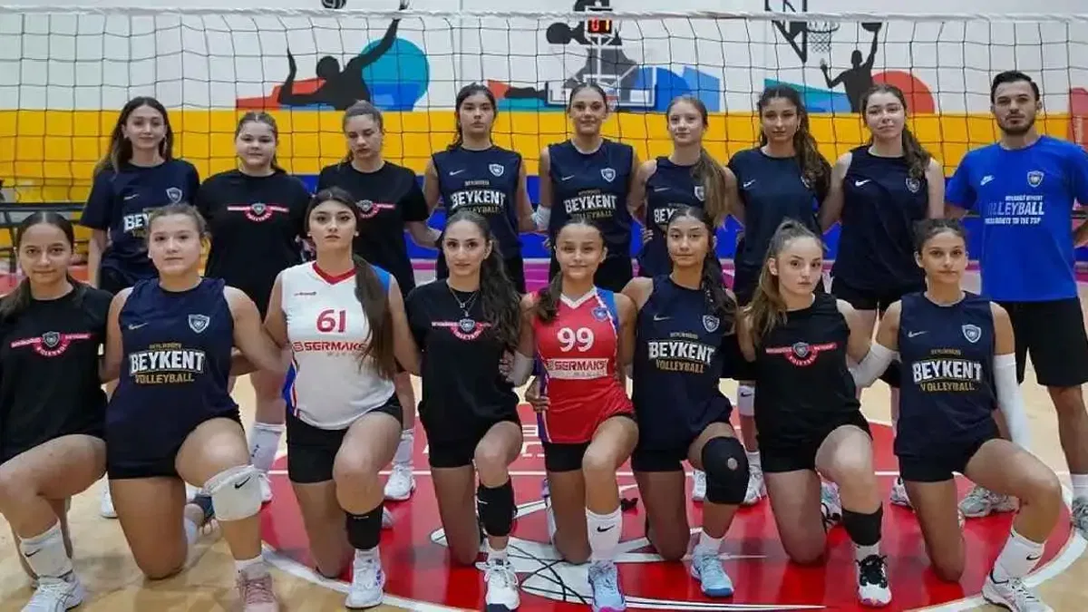 Beylikdüzü'nde genç voleybolcular ter döktü
