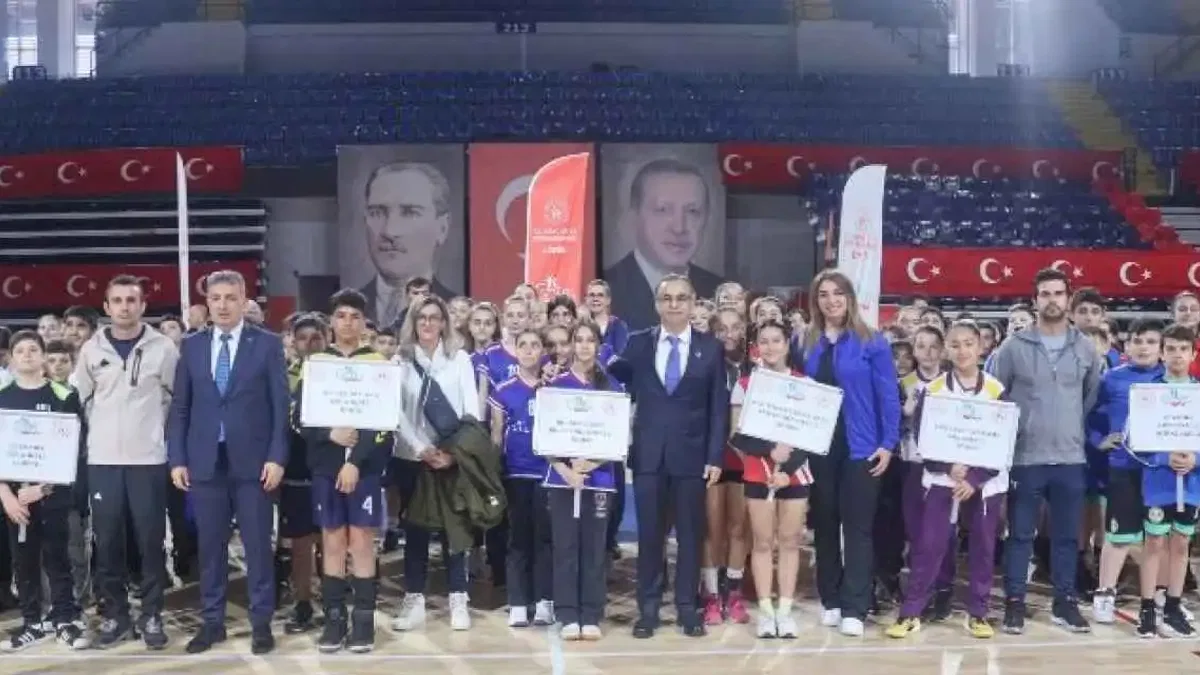 Okul Sporları müsabakaları İzmir’de başladı