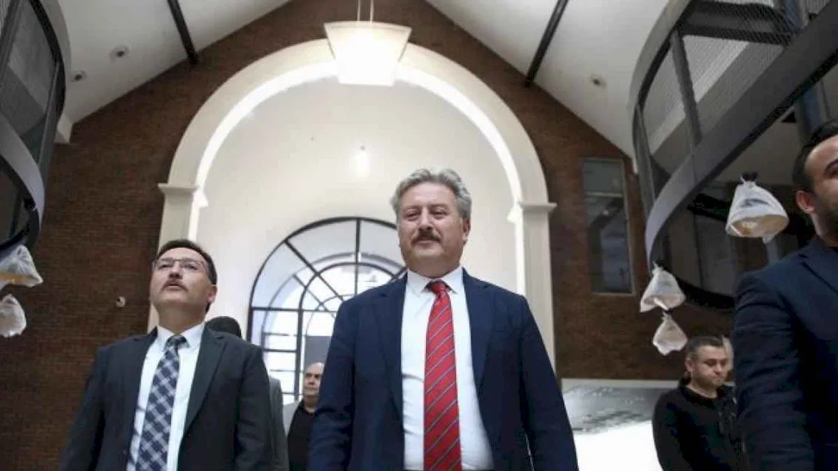 Vali Çiçek ve Başkan Palancıoğlu Çarşı Merlikgazi’yi inceledi