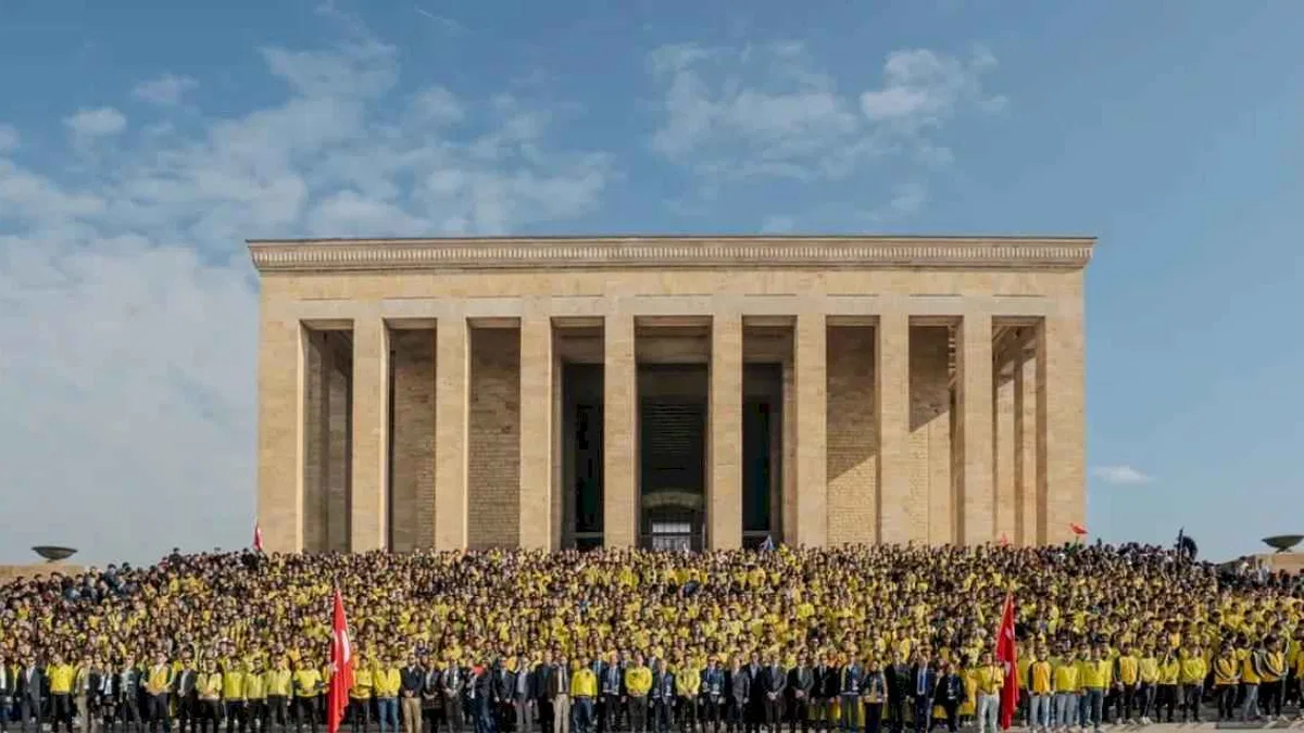 4 bin 500 Fenerbahçeli genç Ata’nın huzurunda