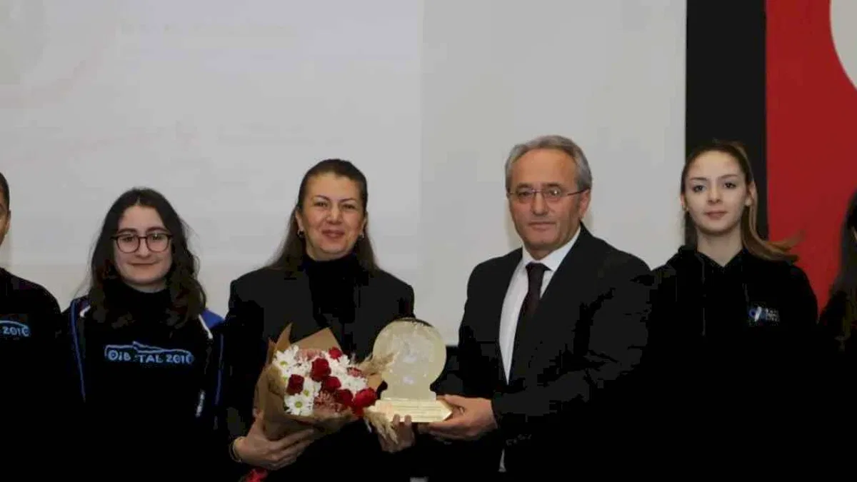 Prof. Dr. Burcu Özsoy Bursa'da gençlerle buluştu!