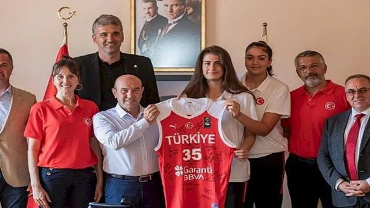 Milli takım oyuncularından Başkan Soyer'e kupa sözü