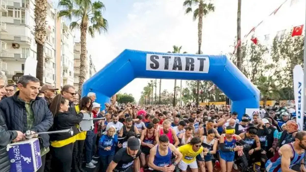 Binlerce kişi spor kenti Mersin'i koştu