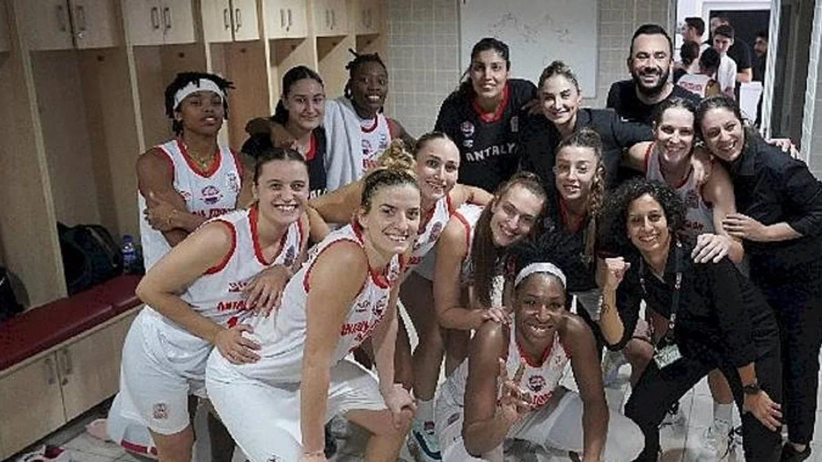 Antalya Büyükşehir Belediye Kadın Basketbol Takımı, Beşiktaş'ı Yenerek Liderliğe Yükseldi