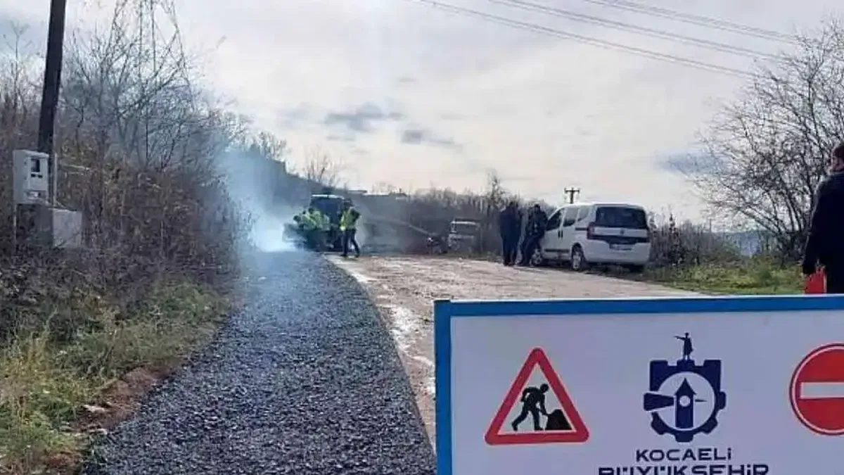 Büyükşehir'den çöken yola anında müdahale