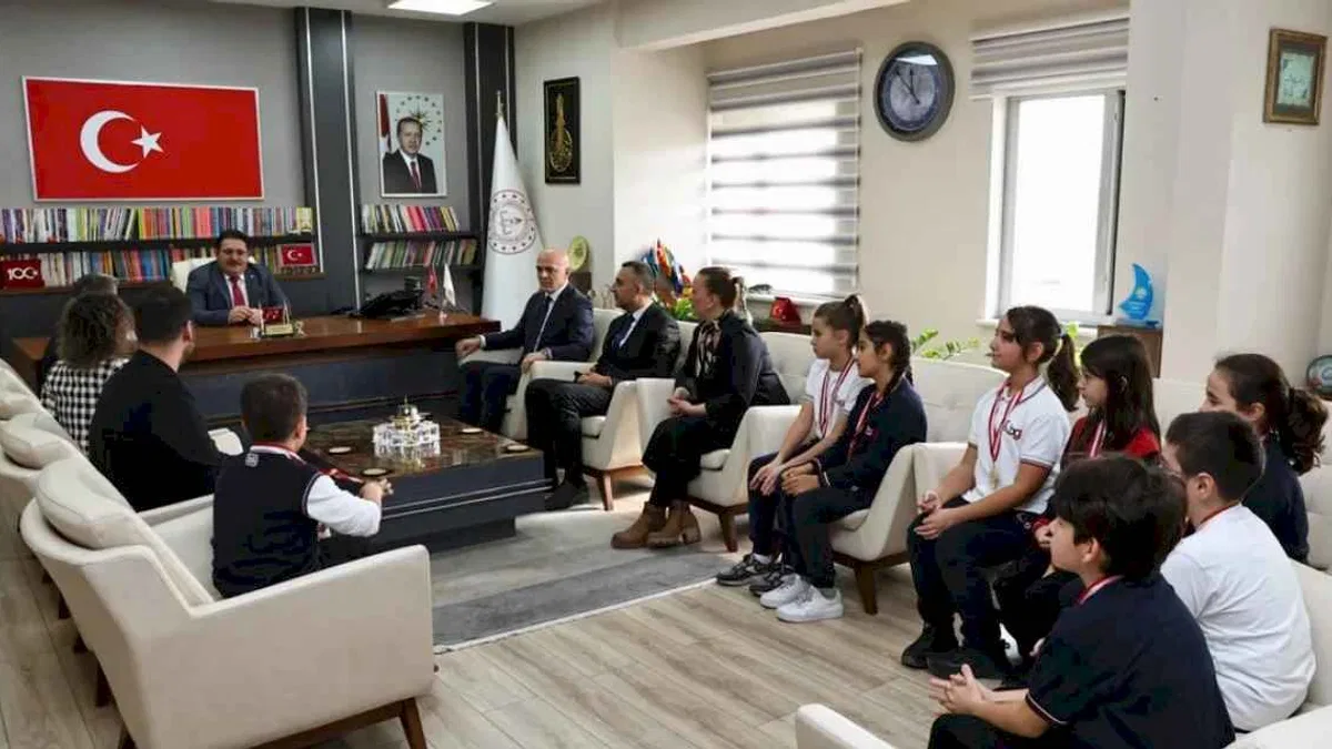 Sakarya Serdivanlı ilkokul öğrencilerinden Milli Eğitim'e ziyaret