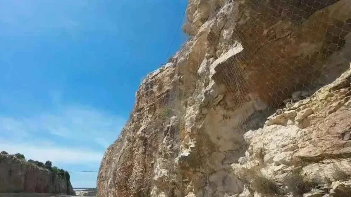 Karayolları'ndan sarp yamaçlara çelik zırh