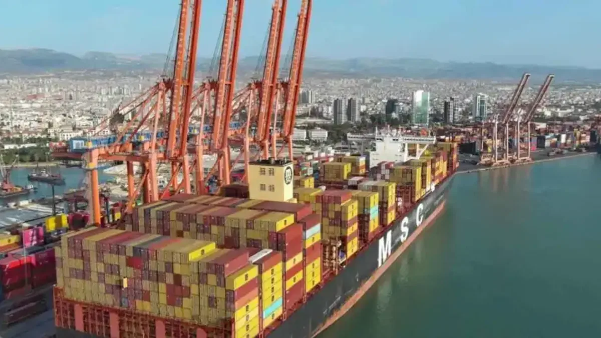Mersin Uluslararası Limanı, Yeni Tamamlanan EMH2 Terminalinde İlk 400 Metrelik Mega Gemiyi Karşıladı