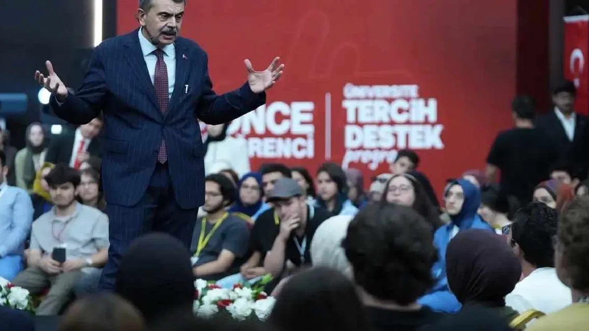 Bakan Tekin üniversite adaylarıyla tecrübe paylaştı