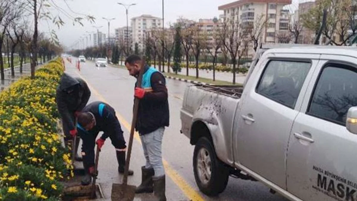 Manisa'da MASKİ'den yağış mesaisine devam