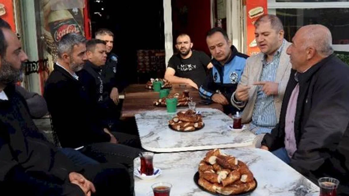 Düzce'de simitler zabıtadan çaylar esnaftan