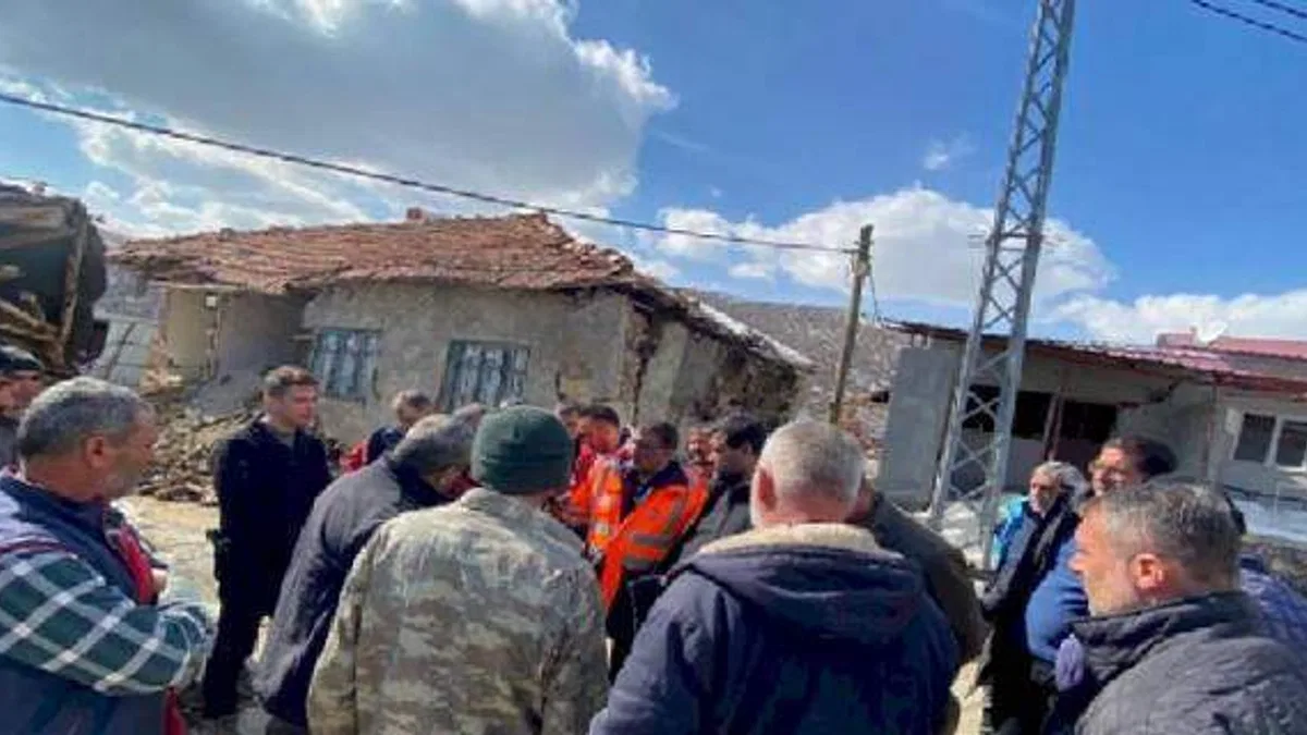 Malatya'da 5,6'lık deprem! Yıkılan binalar var!