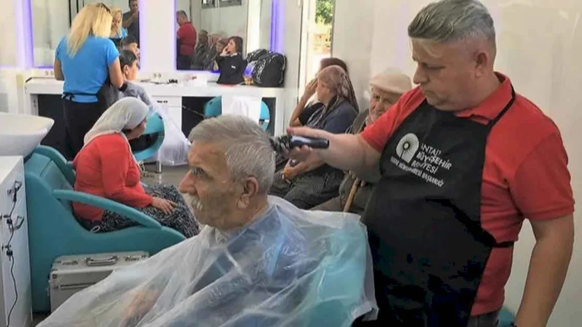 Antalya'da mobil kuaför hayat kolaylaştırıyor
