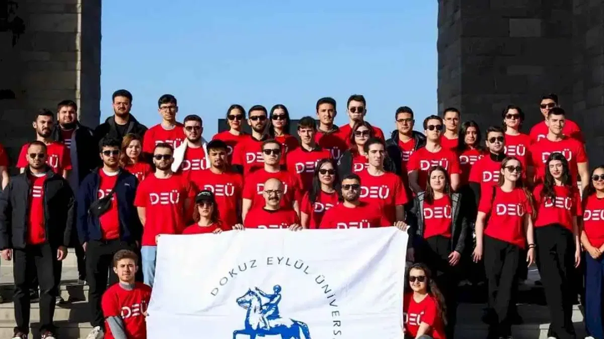 DEÜ öğrencileri Çanakkale’de şehitleri andı