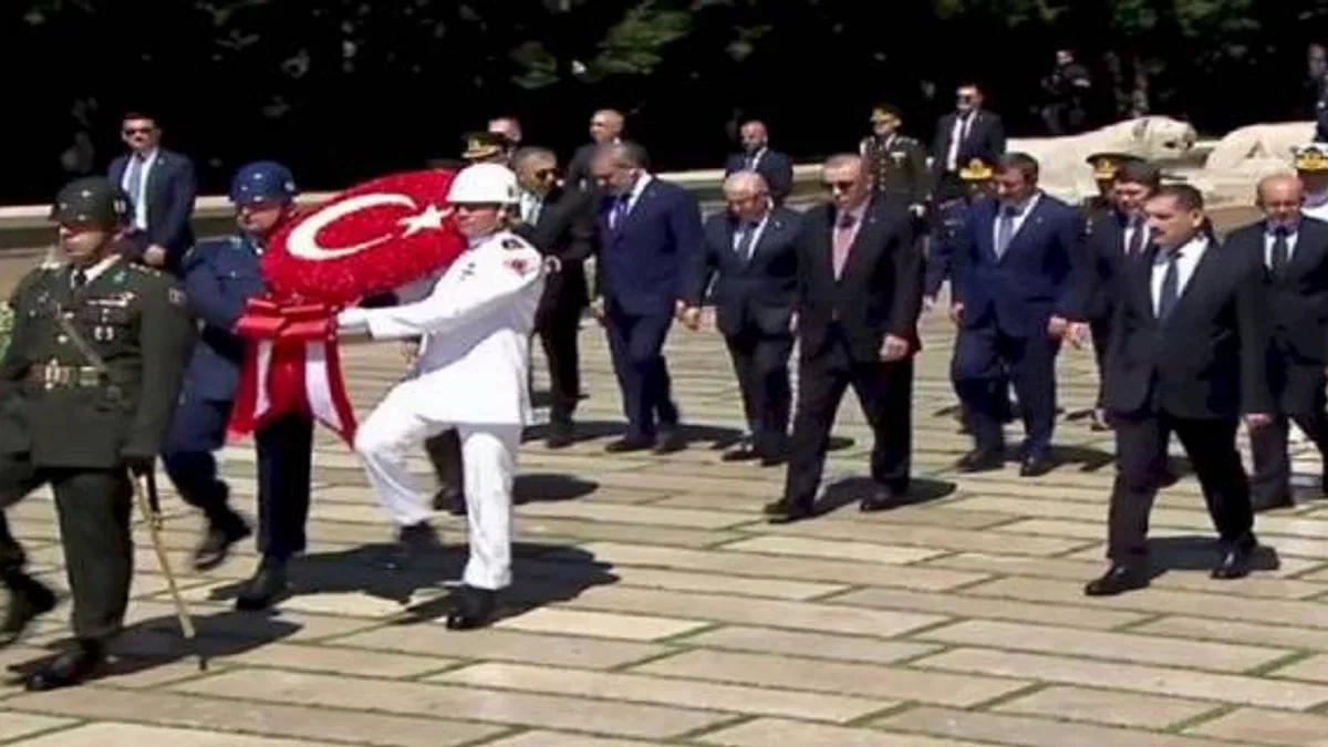 YAŞ üyeleri Ata'nın huzurunda