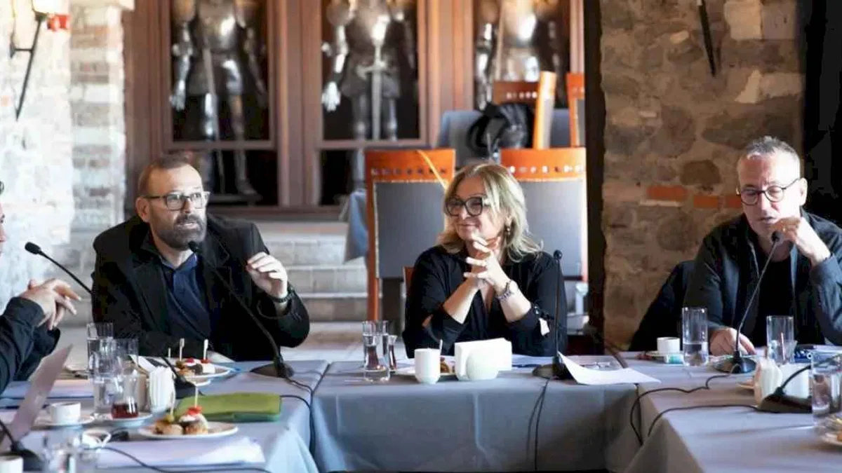 İzmir Şehir Tiyatroları danıştı