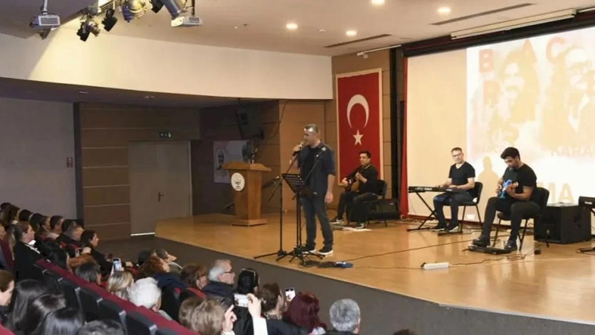 İzmir Çiğli’de Barış Manço ve Cem Karaca şarkılarıyla anıldı