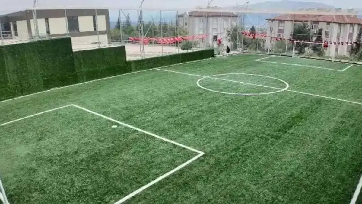 Kocaeli'de gençlere bir saha daha