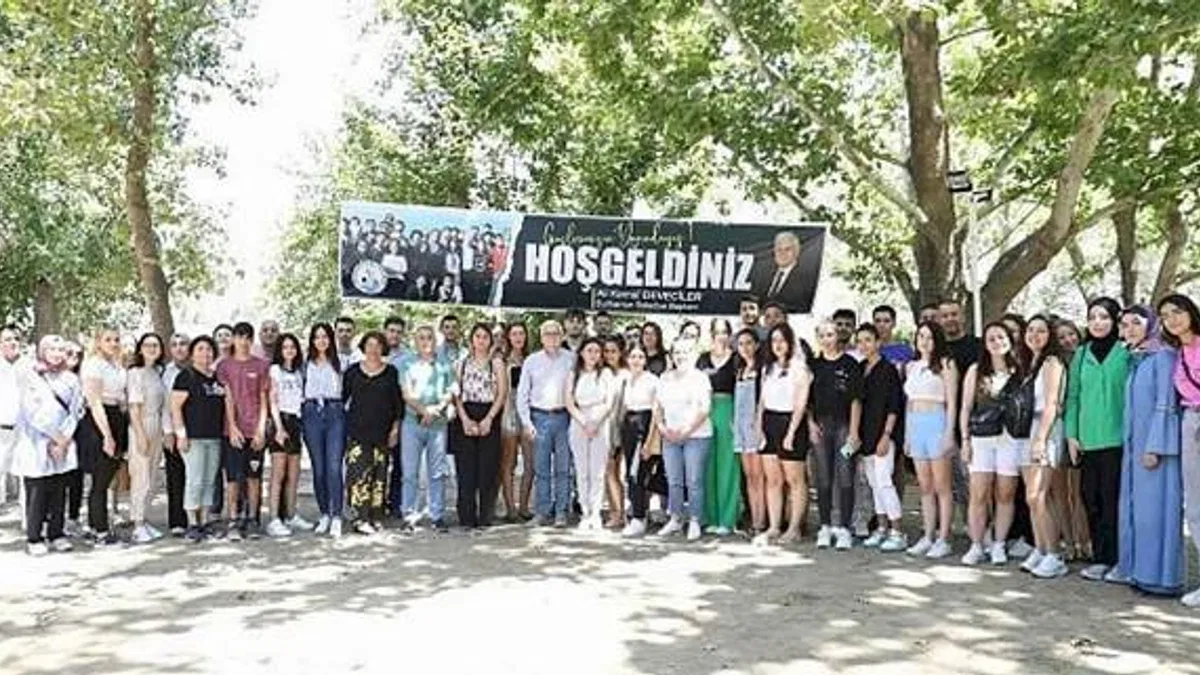 Burhaniye Belediyesi'nden 4.500.000 TL geri ödemesiz burs desteği