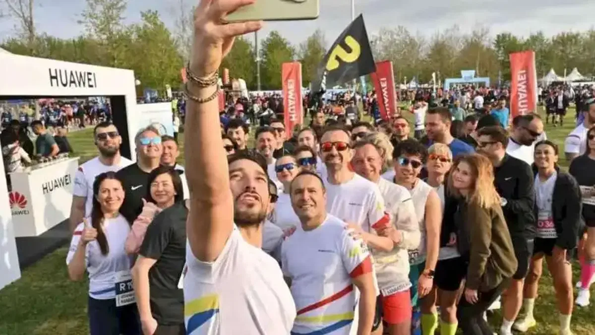 Maratonda akıllı saatiyle derece yakaladı