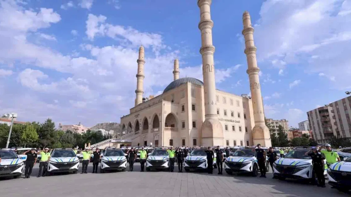 Mardin'de Emniyet ve Jandarma Teşkilatlarına 103 araç teslim edildi