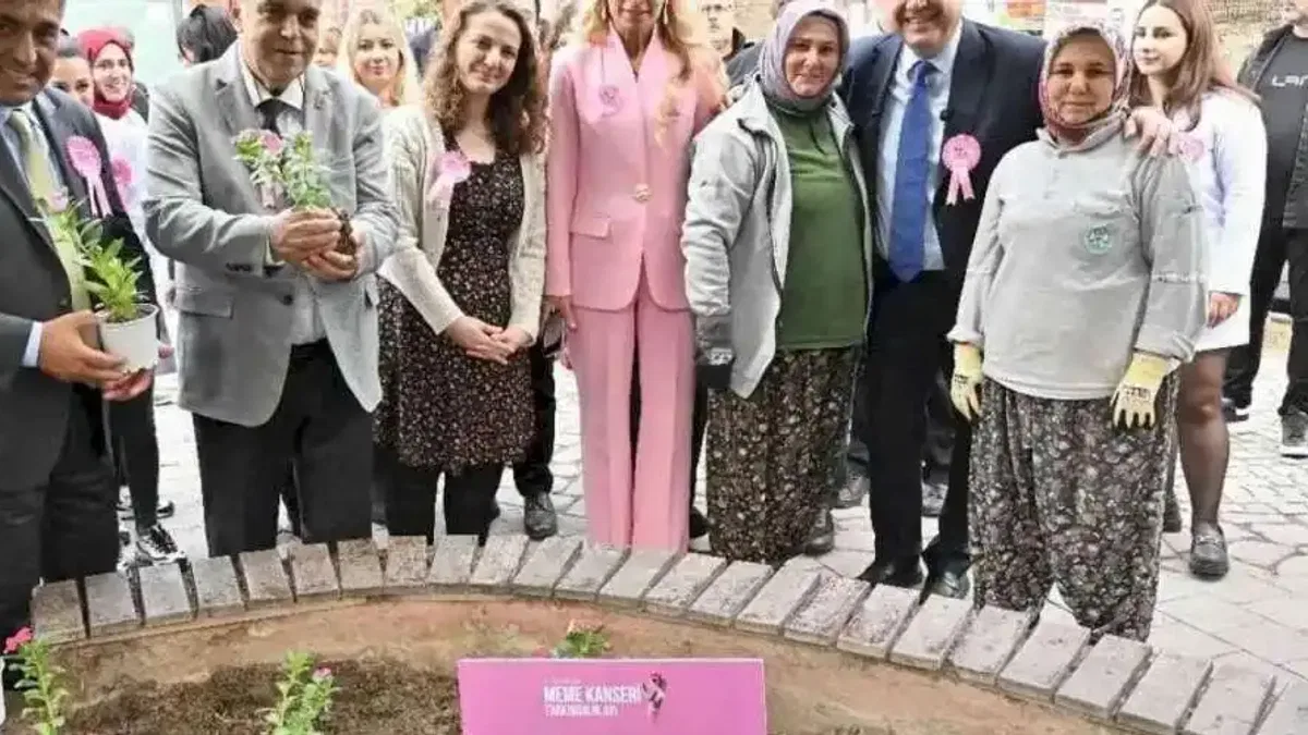 Manisa'da meme kanseri için pembe çiçekler toprakla buluştu